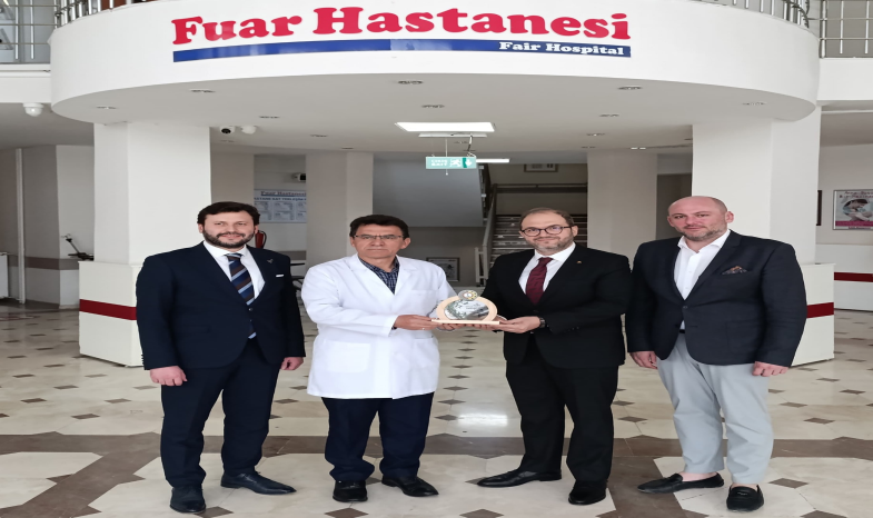 ATSO SPOR OYUNLARI KOMİSYONU, FUAR HASTANESİ YÖNETİM KURULU BAŞKANI UZM. DR. ŞÜKRÜ YÜCEL’E TEŞEKKÜR ŞİLTI TAKDİM ETTİ